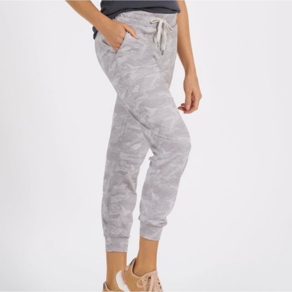 VUORI Halo Camo Heather Grey Jogger Pants Size Large